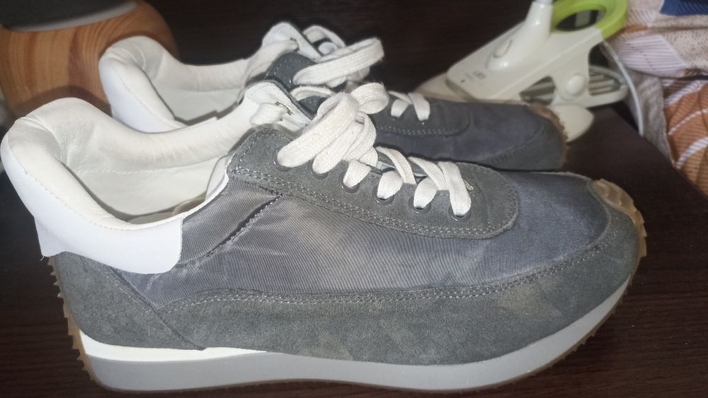 Кроссовки женские