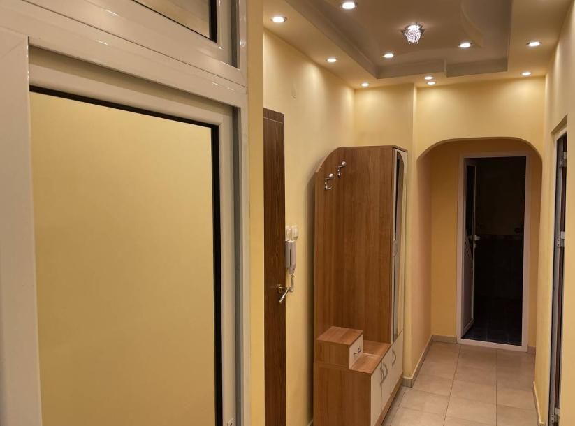 Дава се под наем Тристаен апартамент в Пловдив, Изгрев - 80 кв.м за 350 € - Снимка #2