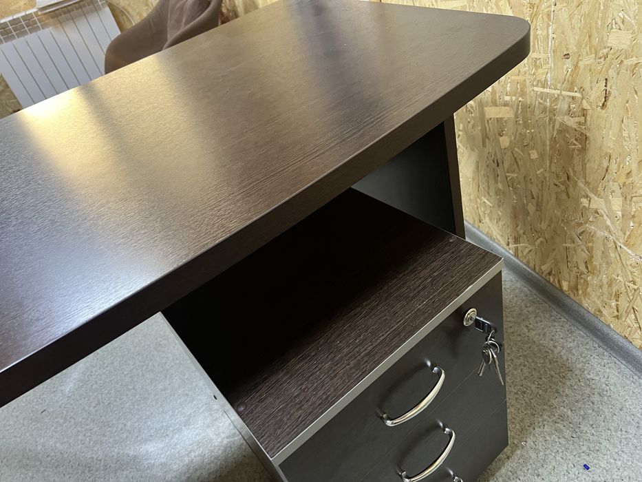 Продам офисный стол