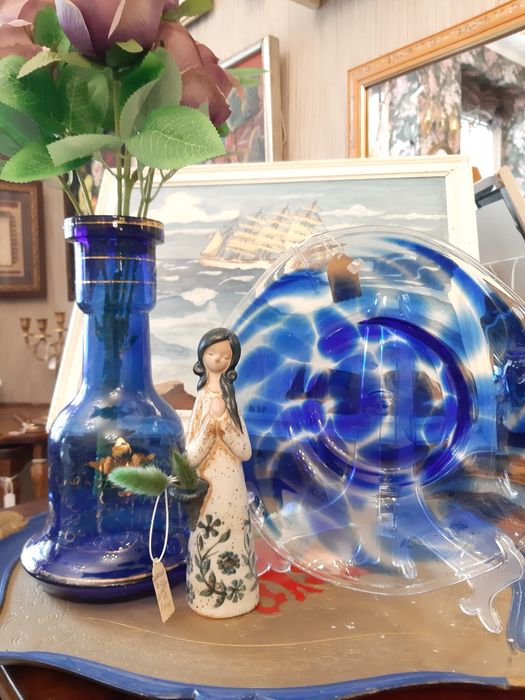 Стъклена симфония в синьо