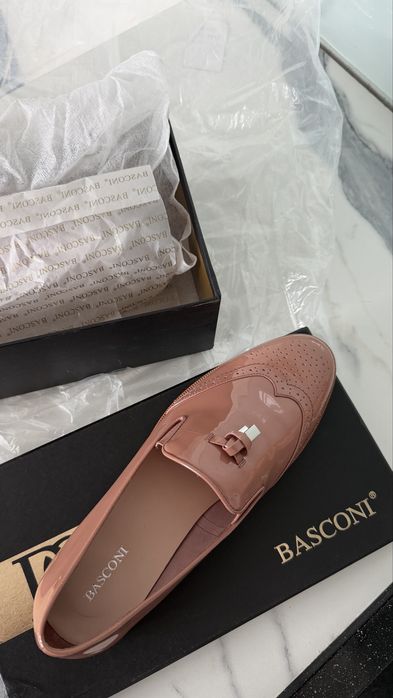 Продам НОВЫЕ лаковые лоферы Basconi