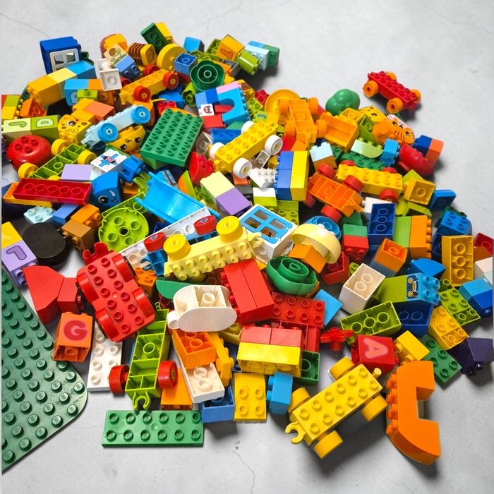 Lego Duplo 4.5 kg + tabla de construit