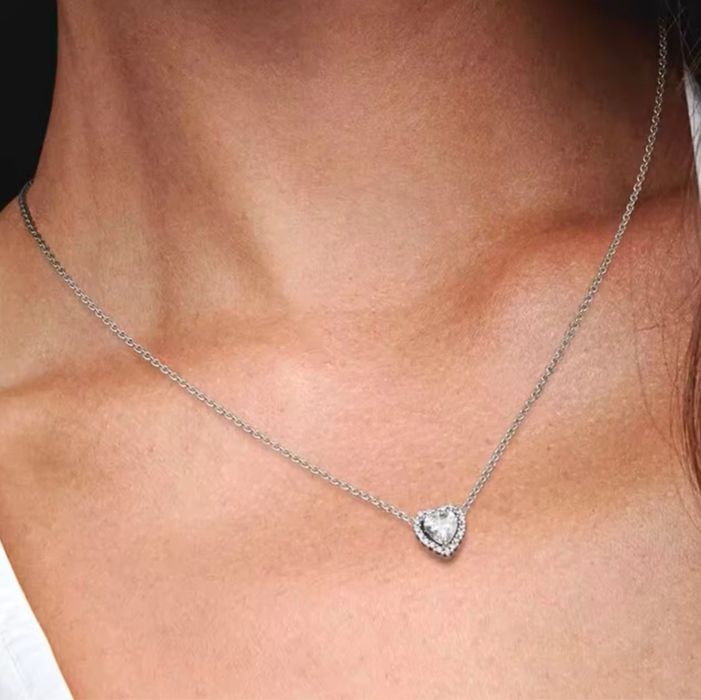 Сребърно дамско колие с верижка и подаръчна опаковка