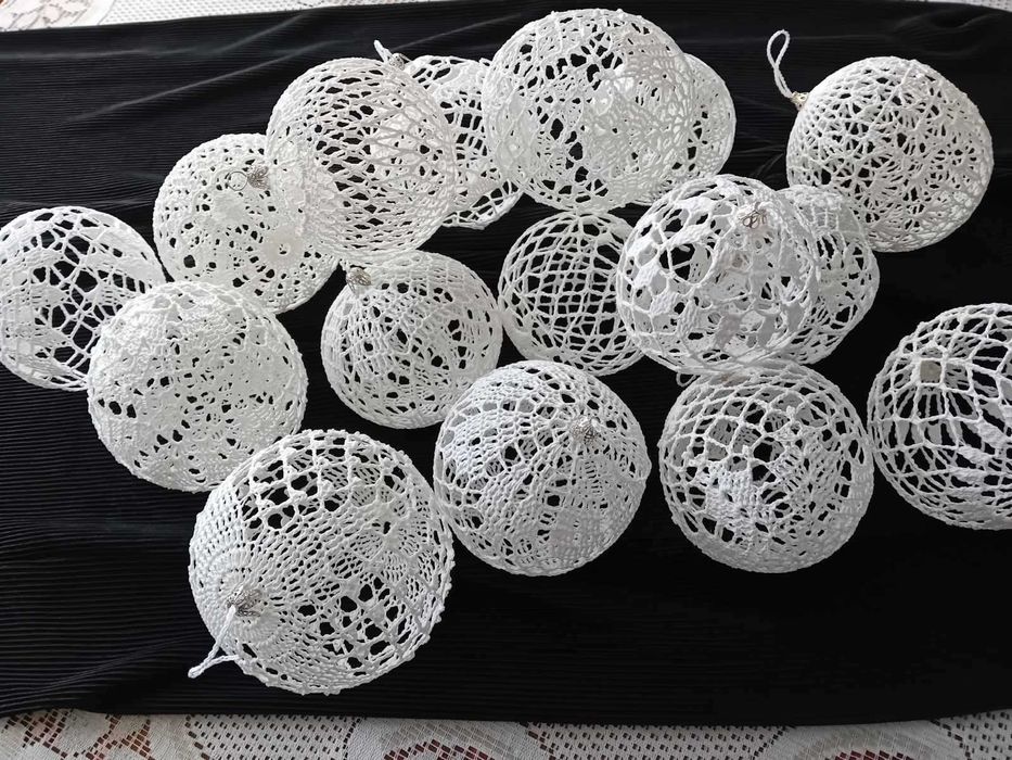 Коледни топки на една кука