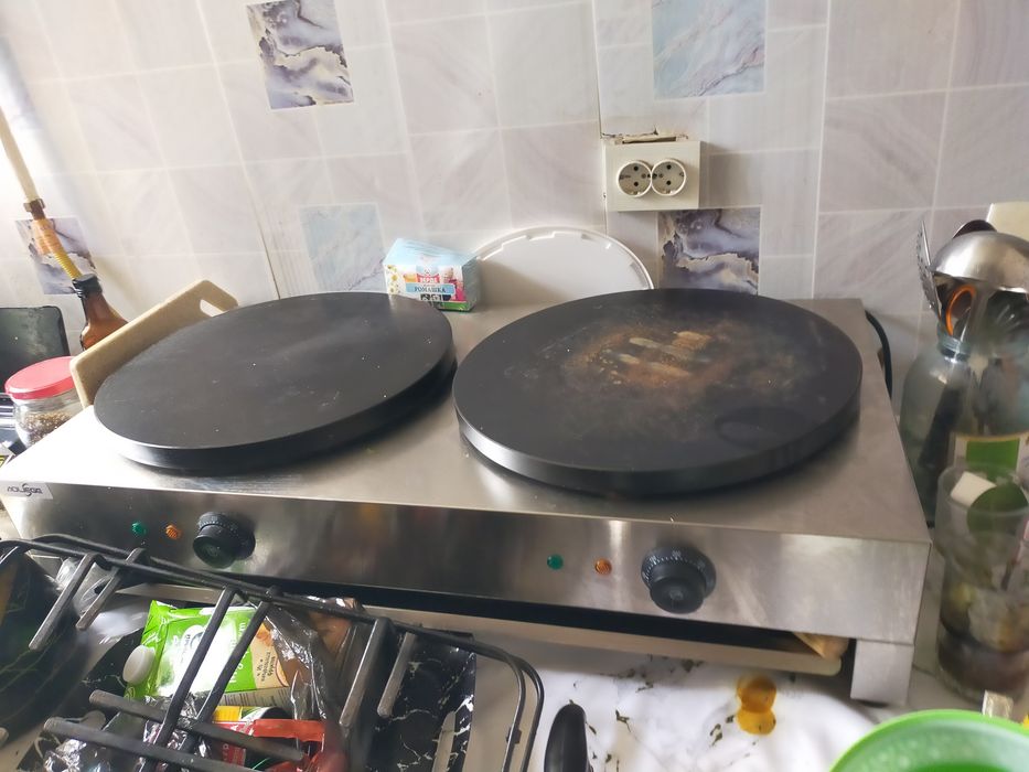 Электрическая плита со стулом