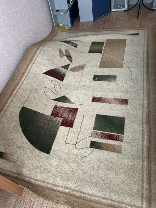 Продам ковёр 2х3  б/у