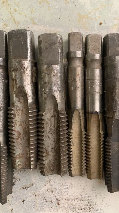 Метчики, токарный инструмент