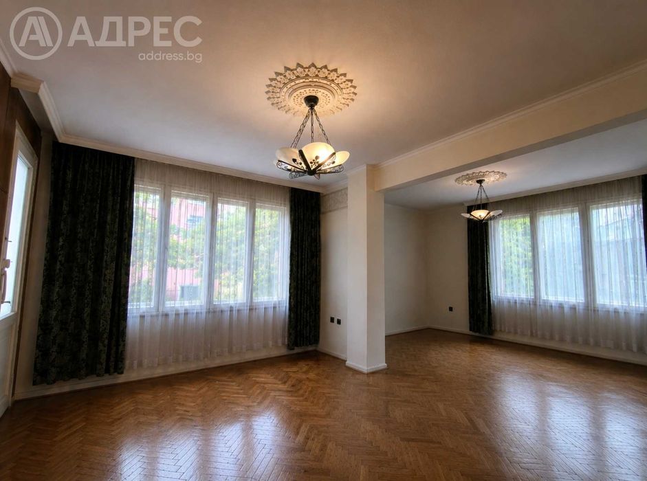 Четиристаен апартамент, Широк Център, 123 кв.м., ет. 2/4, тухла, без подобрения