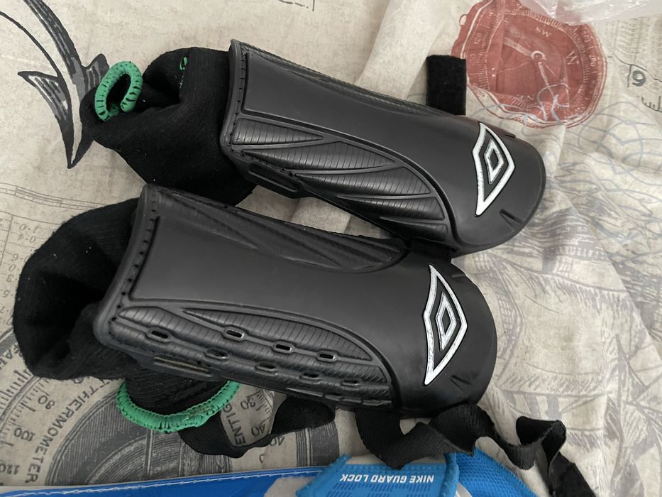 Продавам футболни кори на umbro и на nike