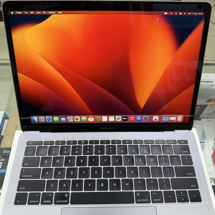 Macbook Pro 13" Core i5 8/256Gb