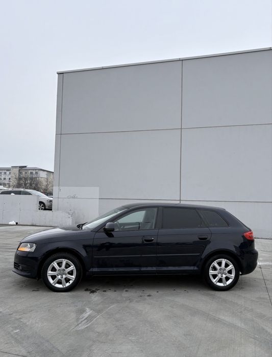 Audi A3.
