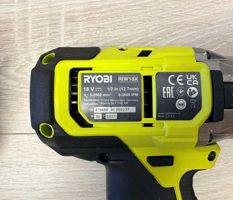 Акумулаторен-ударен гайковерт 1/2 Ryobi RIW18X[900Nm] с 2 батерии и зарядно
