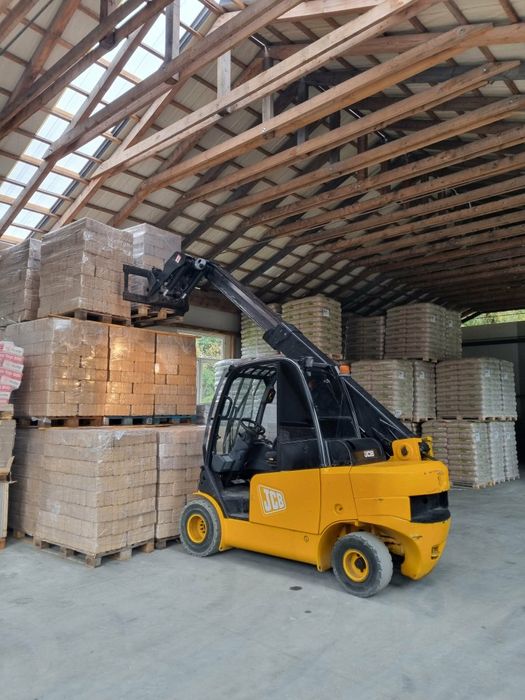 Motostivuitor cu braț telescopic jcb teletruck