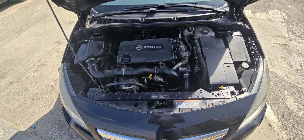 Opel Astra J 2011