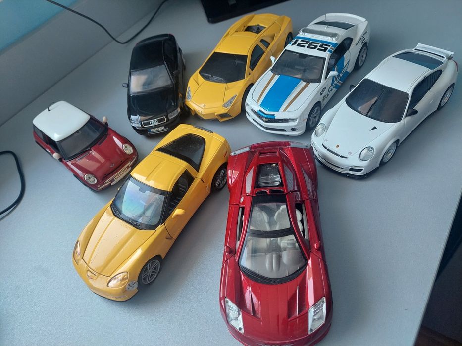 колекционерски колички 1/24