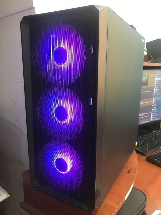 Корпус для ПК с RGB вентиляторами