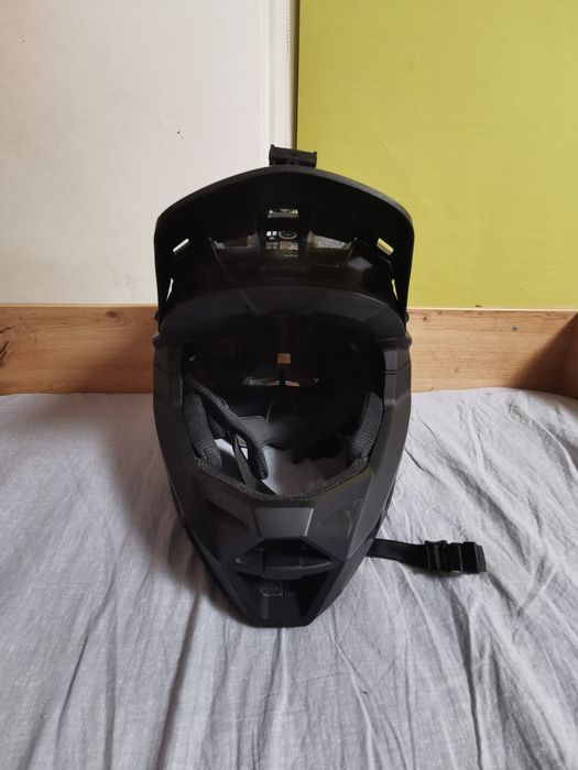 Продавам каска за колело