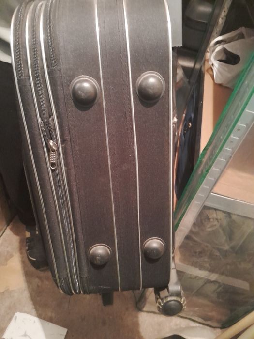 Лек и водоустойчив  куфар  с колелца  и екстри
