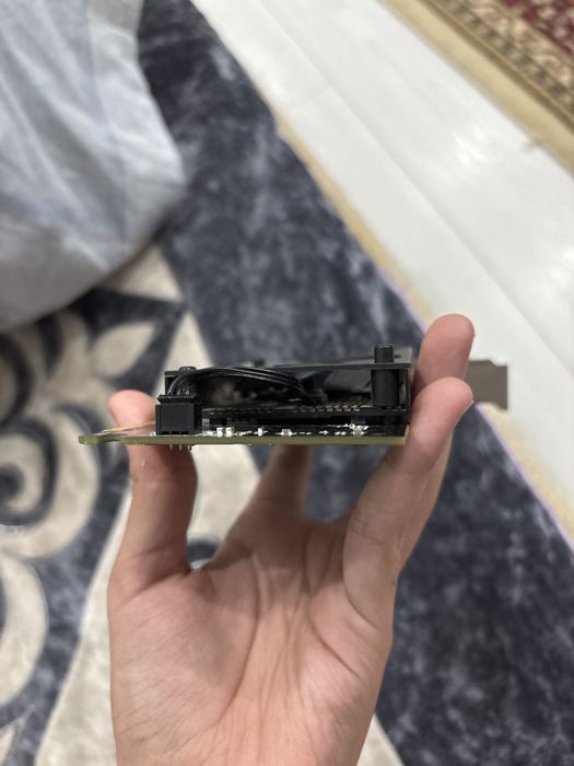 Продаю видеокарту Gigabyte с одним вентелятором