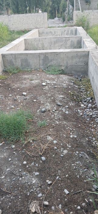 3тарафи йул 16сутик катта йулдан 200м ичкари айтворилар уралган.