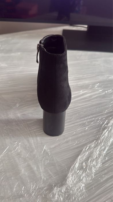 Продам зашевые ботинки