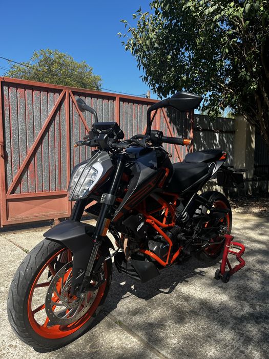 KTM DUKE 125 2023 cu accesorii