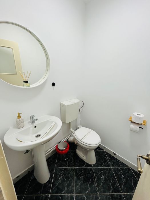 Apartament 3 camere, zona Izvor, lângă spital