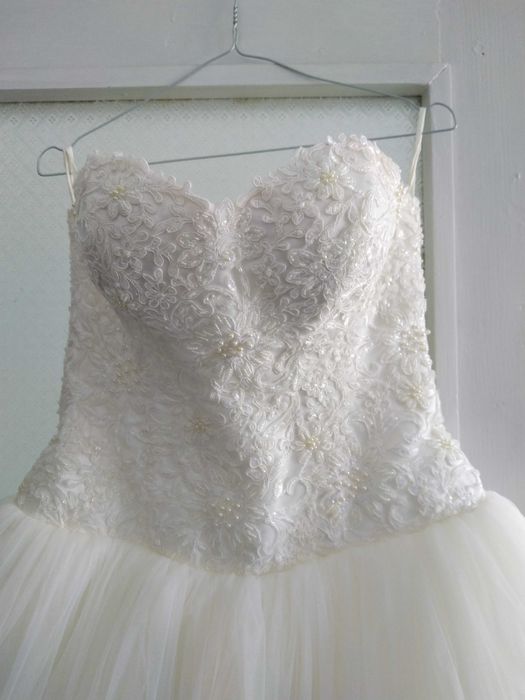 сватбена булченска рокля + було + обръч и подарък обувки