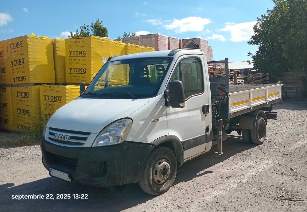 Vand IVECO 3.5TO cu macara