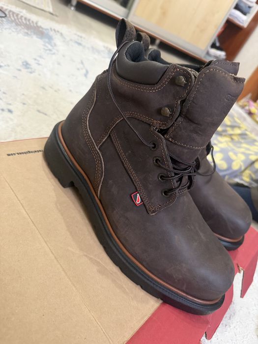 Продается ботинки