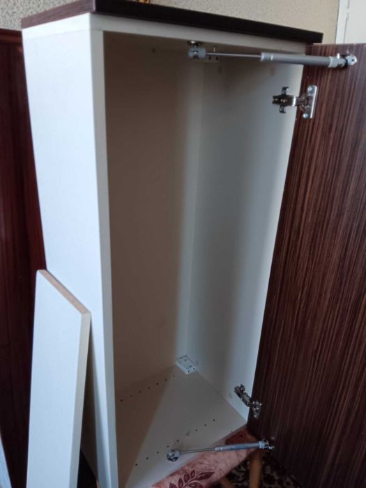 Кухненски модулни шкафове- 2 броя.