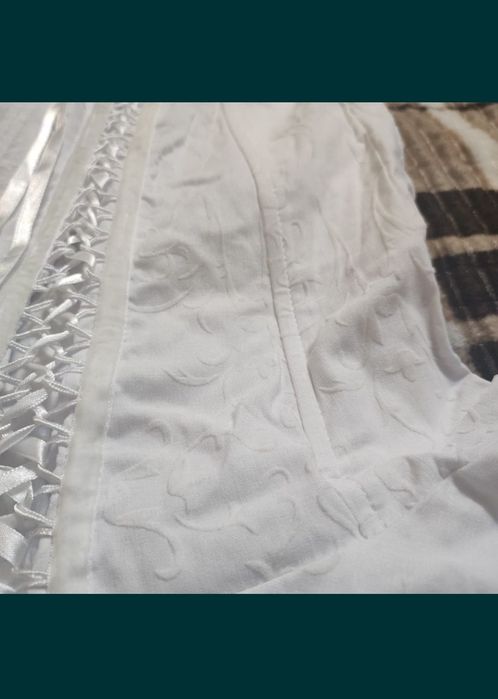 Платье нарядное. Белое. 40 размер