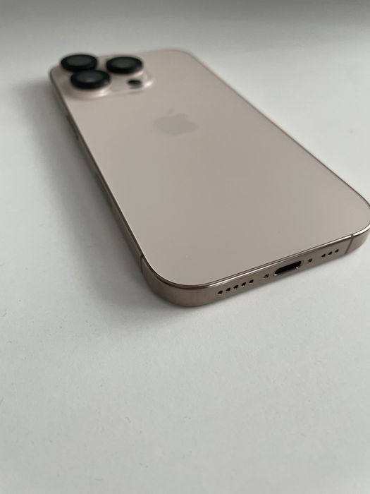 iPhone 16 Pro, 128 GB, Desert Titanium.