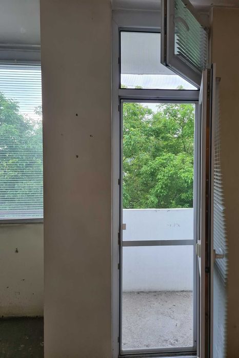 Вратопрозорец от PVC Salamander с Комарници, PVC перваз и Al щори