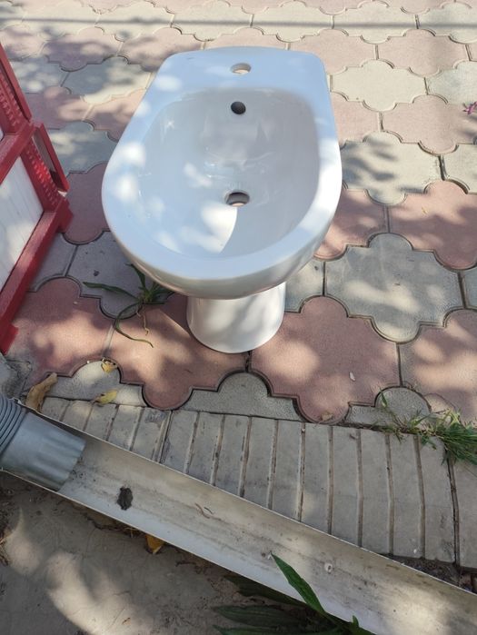 Продам чашу напольное биде.