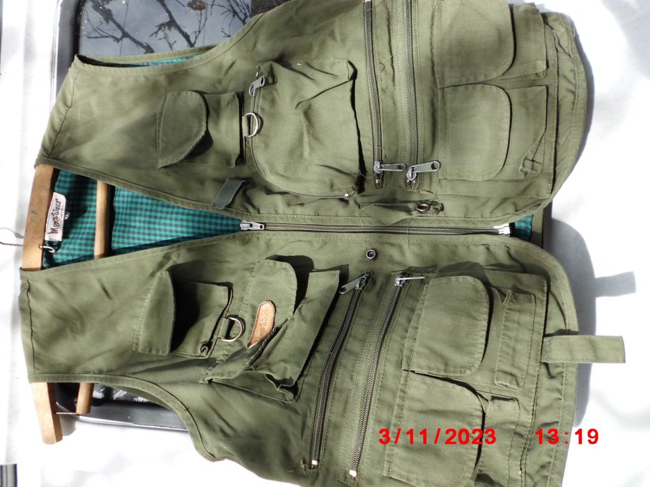 Vand vesta pentru pescar!