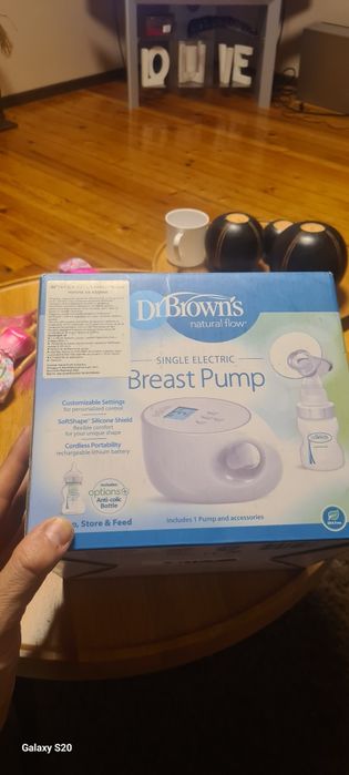 Продавам  Електрическа помпа за кърма Dr Brown's