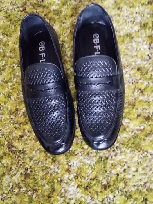 Мужская обувь, красивые кожаные туфли, б/у, 42 размер, черного цвета