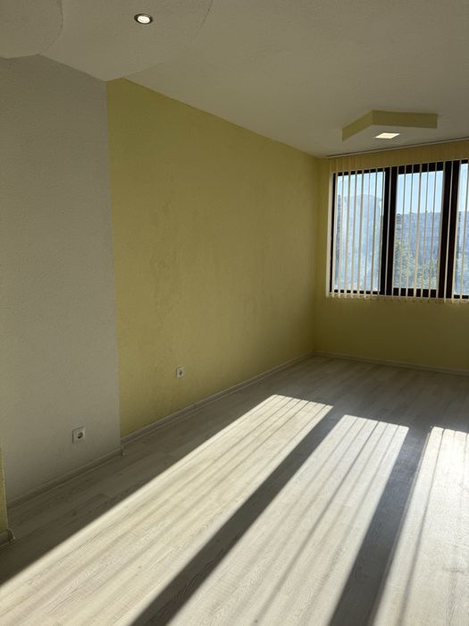 Продава се Тристаен апартамент в Казанлък - 100 кв.м за 1275 €/кв.м - Снимка #1