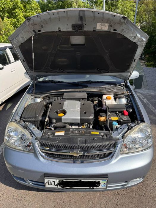 Продает lacetti 1,8 с малым пробегом