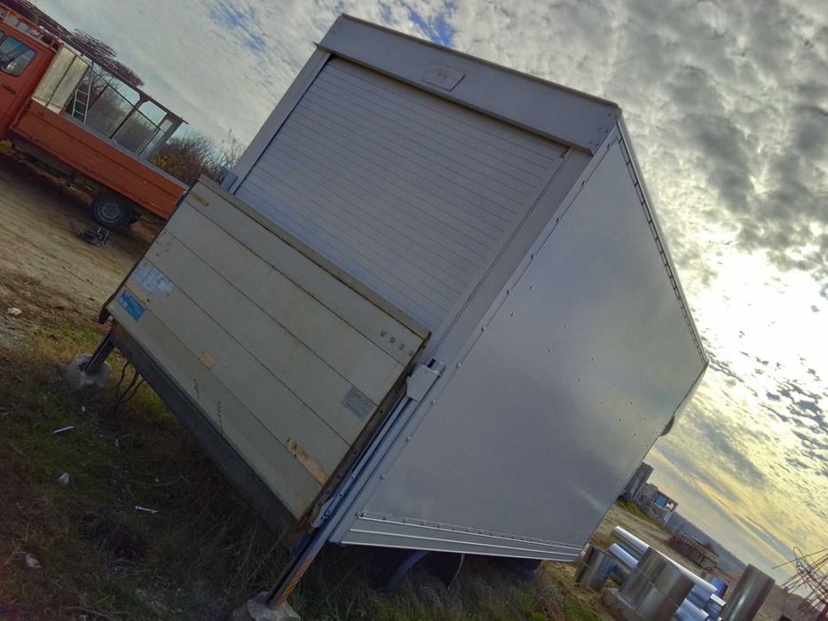 ФУРГОН с Падащ борд за Бус -Камион.. Има хидравличен падащ борд