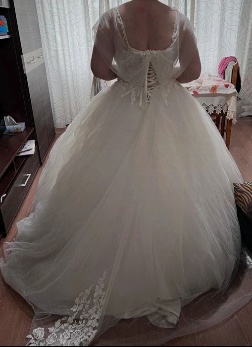 Vând rochie de mireasă. Preț negociabil.