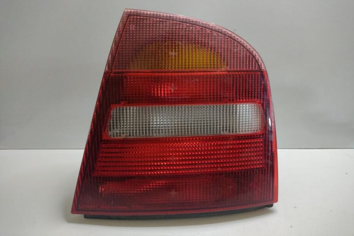 Stop dreapta ZSB1U6945096 Skoda Octavia prima generatie