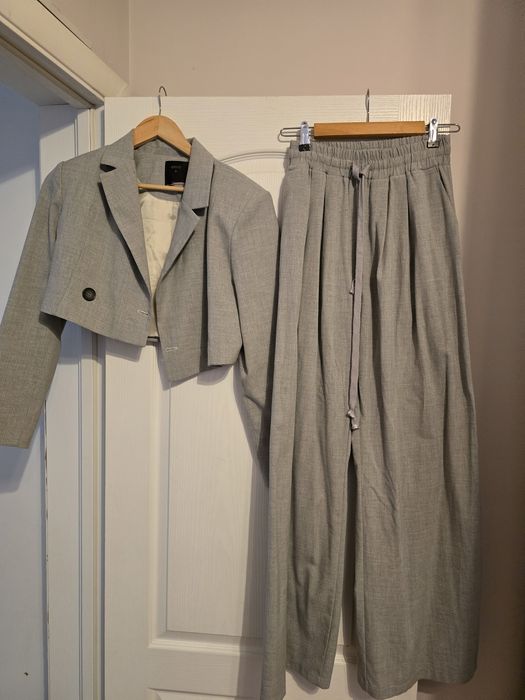 Сиви костюм  размер с