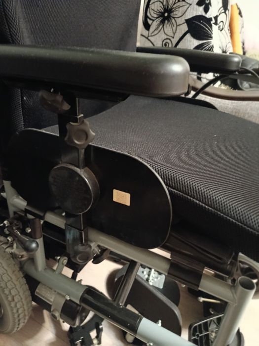 Электрическая инвалидная коляска