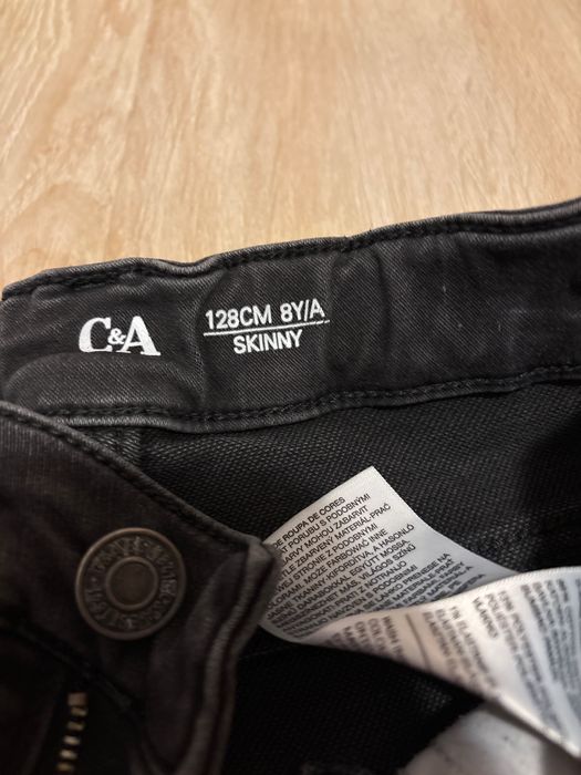 Vând pantaloni 128 și 134 cm