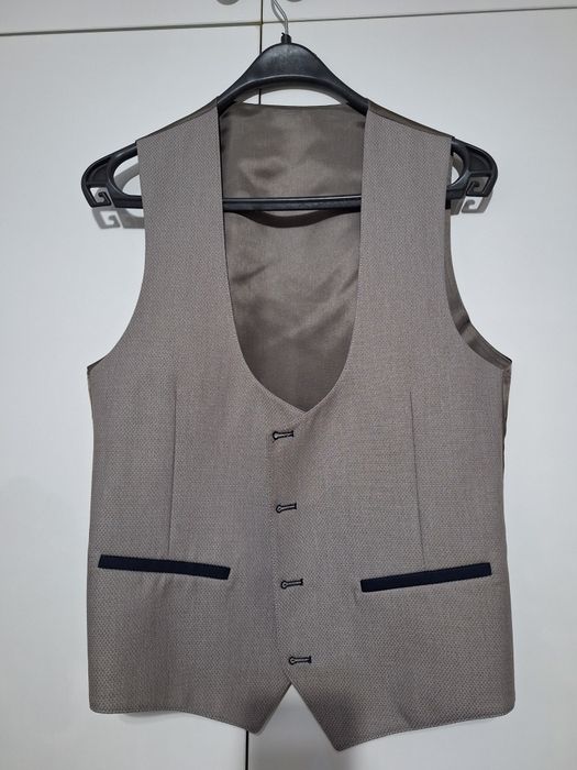 Vând sacou, vestă și pantaloni slim fit