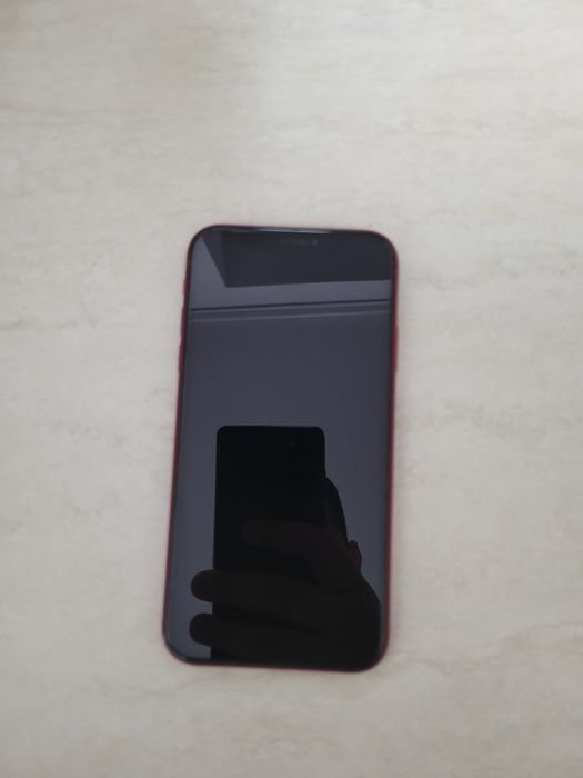 Vând iPhone XR 64 GB – Roșu – Baterie 88%