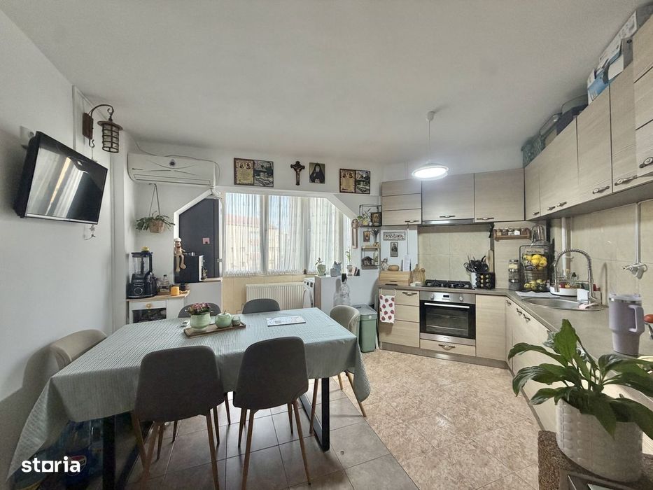 Apartament 2 camere, decomandat, etaj 3, zona Dambovita
