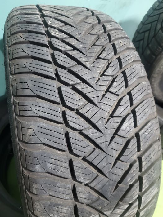 3 бр зимни 225/45/17 Goodyear Runflatt